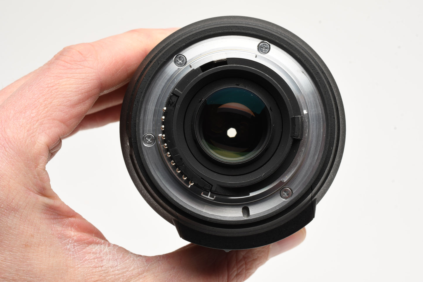 Nikon AF-S Nikkor 18-200mm F3.5-5.6 G ED VR DX, caps, UV, Great! *Read