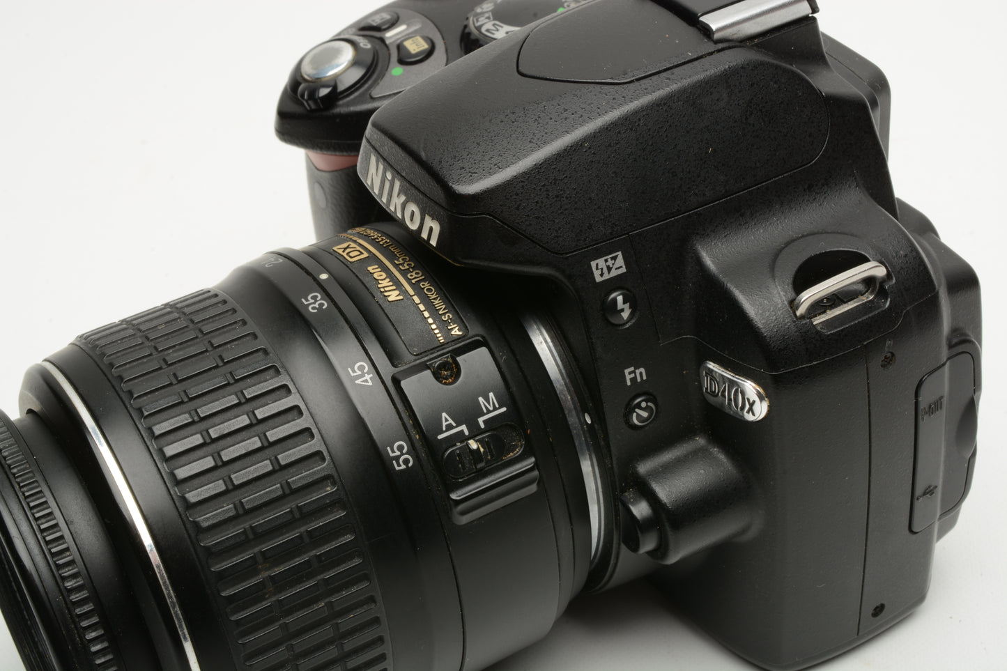 Nikon D40X body w/Nikkor 18-55mm f3.5-5.6 G II, batt, charger, Only 6505 acts!