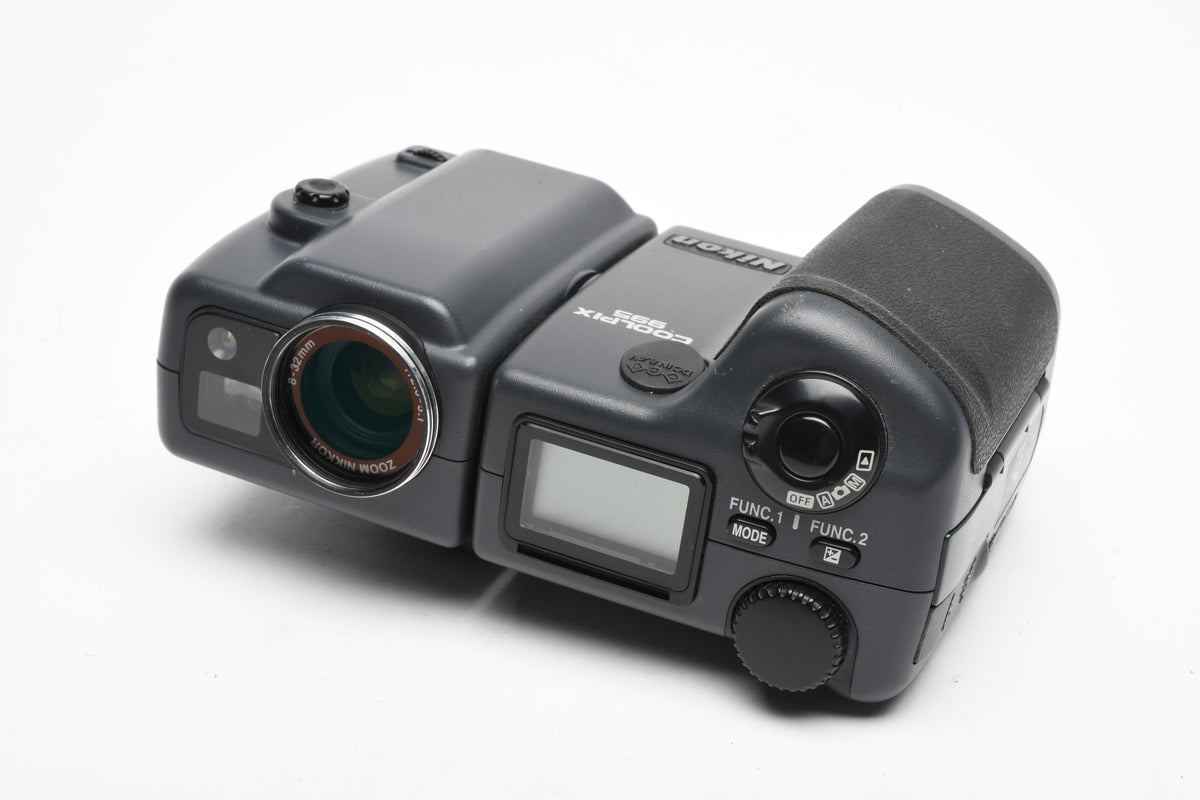 Nikon Coolpix 995 Digital Point&Shoot 3.2MP camera complete bundle, tested
