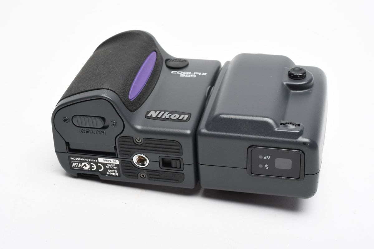 Nikon Coolpix 995 Digital Point&Shoot 3.2MP camera complete bundle, tested