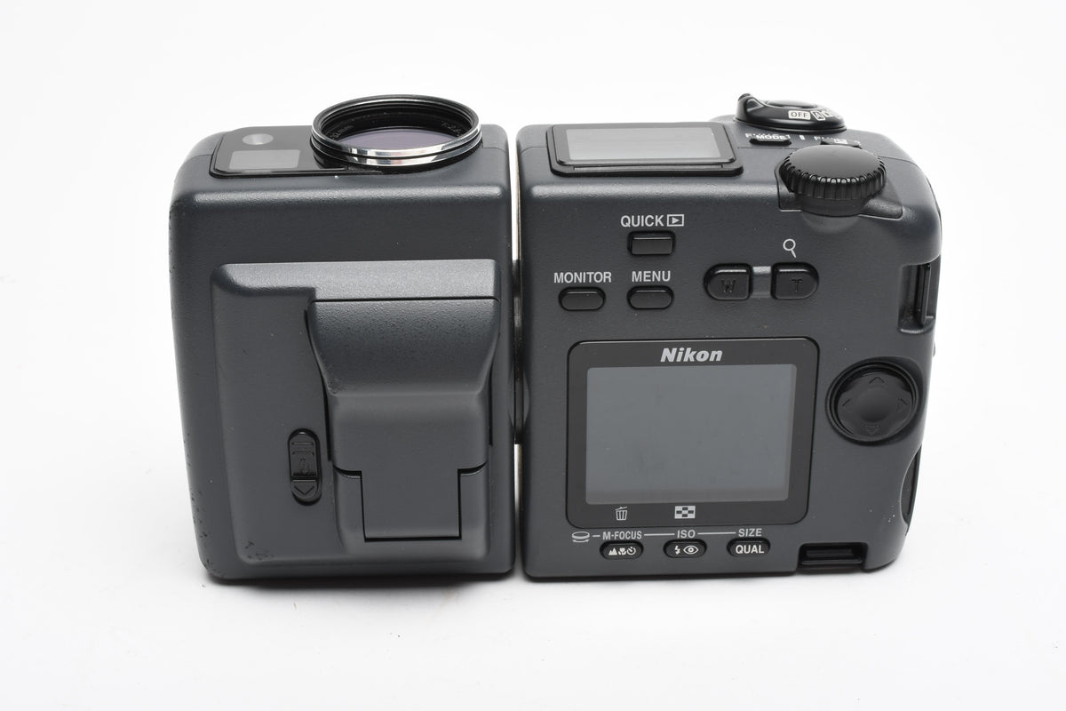 Nikon Coolpix 995 Digital Point&Shoot 3.2MP camera complete bundle, tested