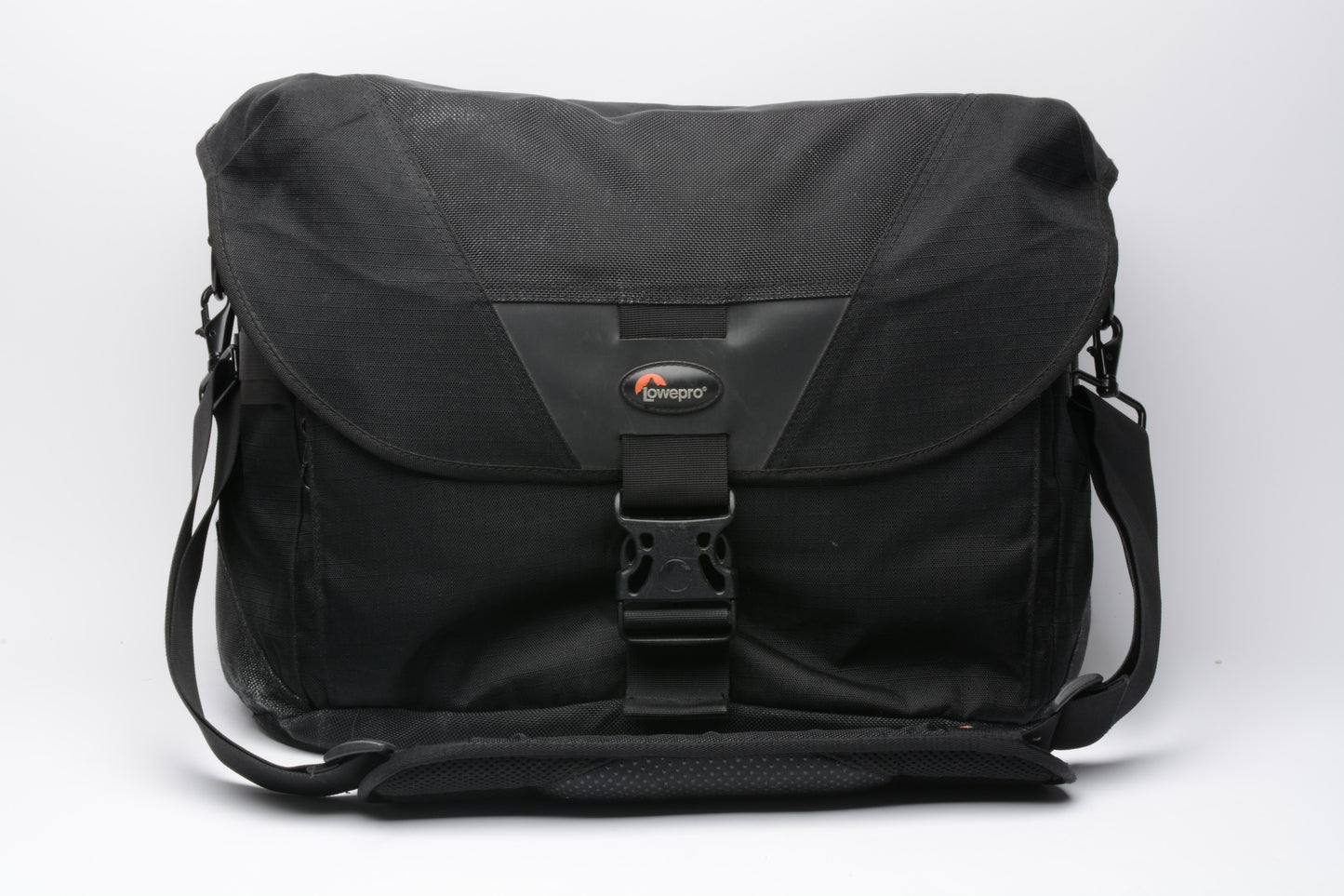 Lowepro Stealth Report D650AW shoulder bag, well padded, nice quality