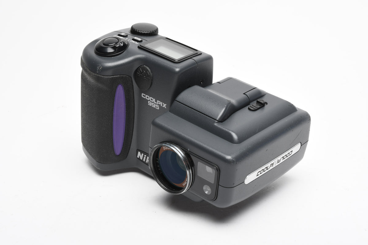 Nikon Coolpix 995 Digital Point&Shoot 3.2MP camera complete bundle, tested
