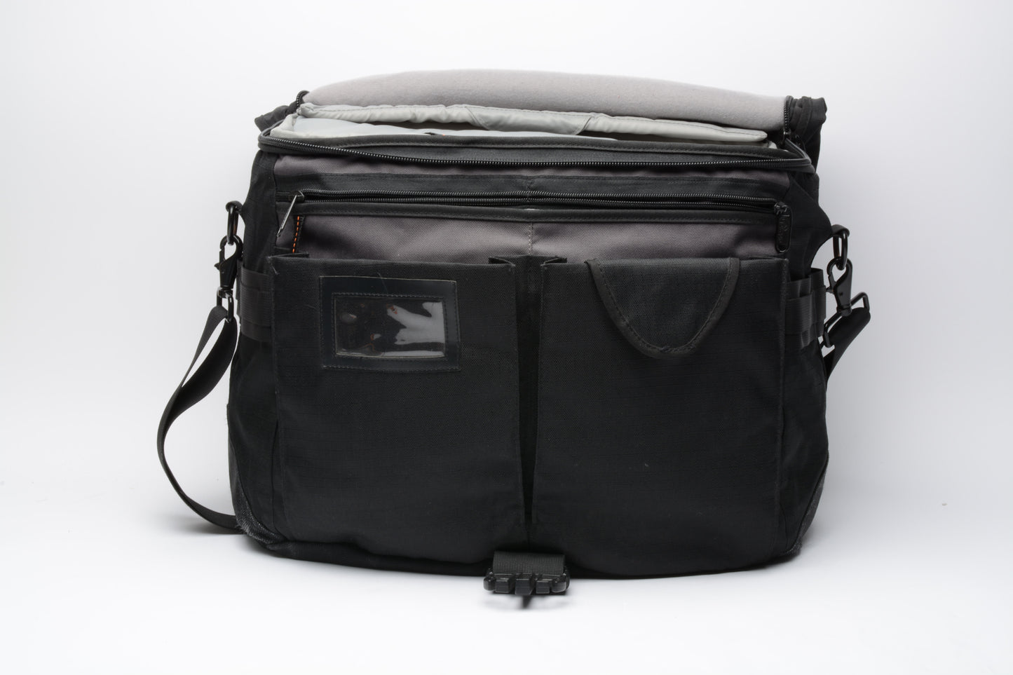 Lowepro Stealth Report D650AW shoulder bag, well padded, nice quality