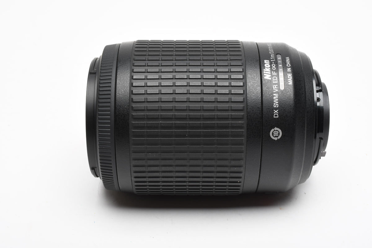 Nikon AF-S Nikkor 55-200mm F4-5.6G ED DX VR zoom lens, caps, hood, pouch, Mint-