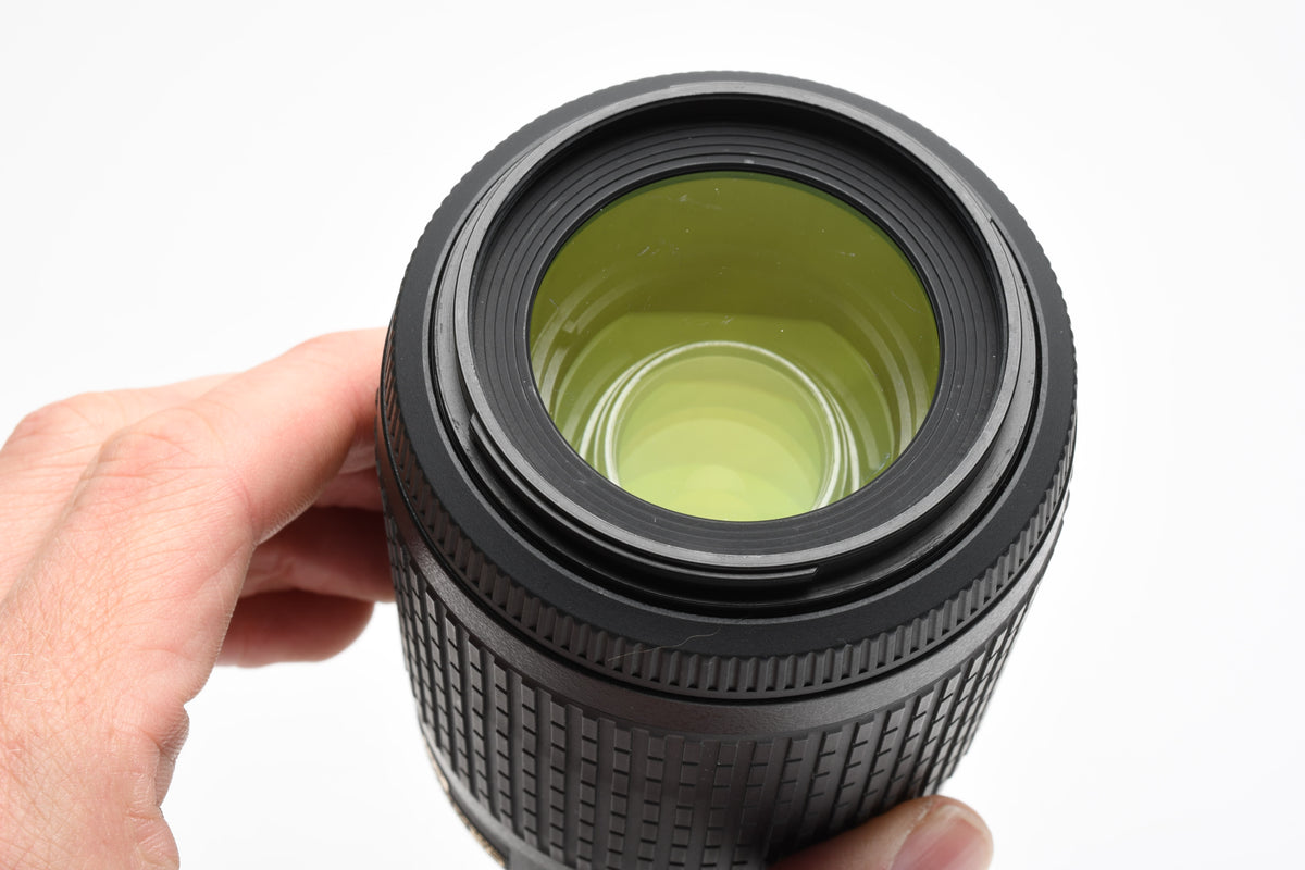 Nikon AF-S Nikkor 55-200mm F4-5.6G ED DX VR zoom lens, caps, hood, pouch, Mint-