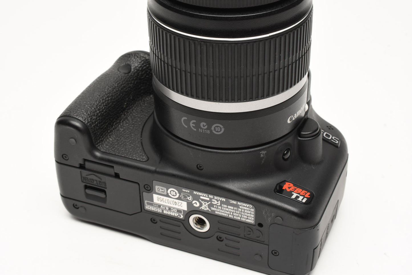 Canon T1i DSLR w/18-55mm IS zoom, batt, charger, 9K Acts, nice!