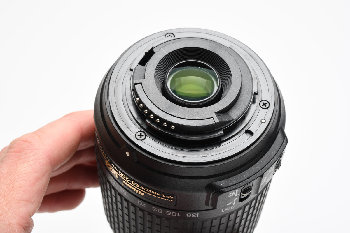 Nikon AF-S Nikkor 55-200mm F4-5.6G ED DX VR zoom lens, caps, hood, pouch, Mint-