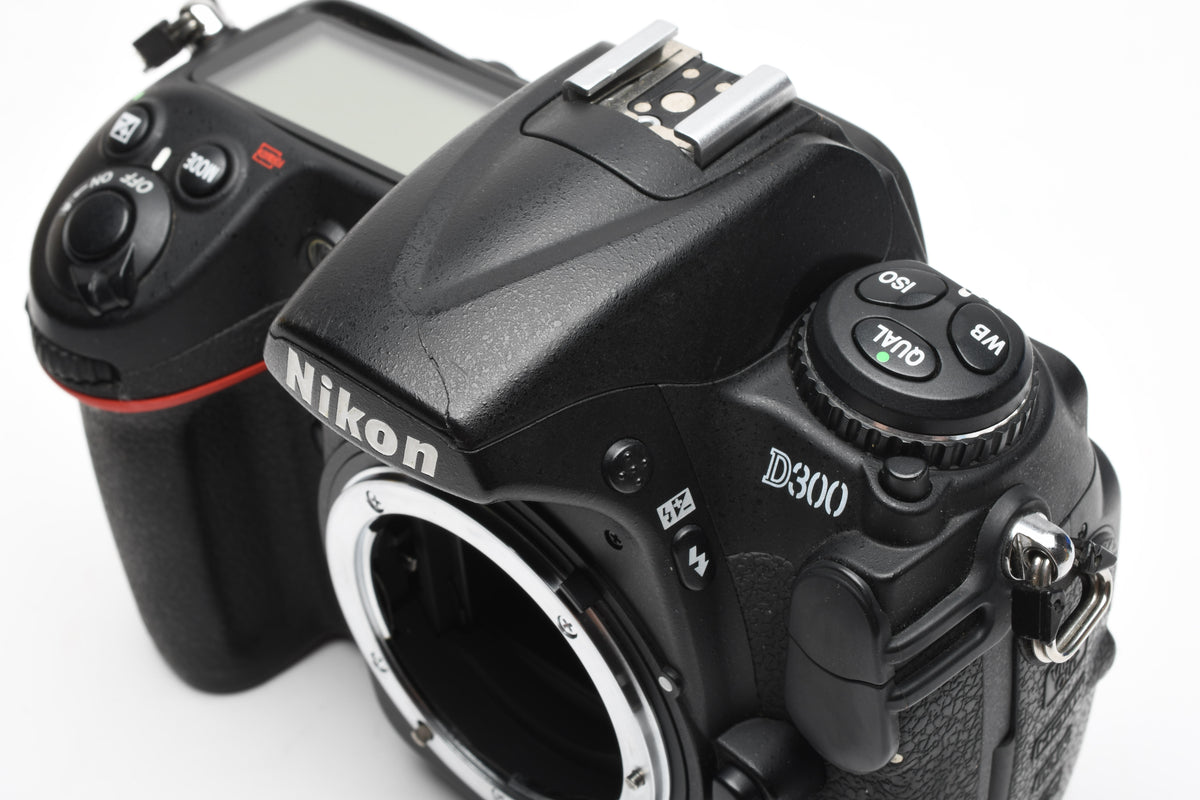 Nikon D300 DSLR Body, 2X batts, charger, 26,082 Acts, clean! Boxed