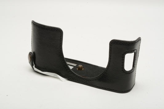 Megagear IIIJ black Faux leather bottom case for Fujifilm XT series