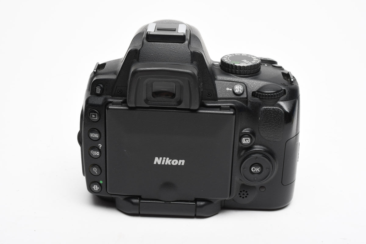 Nikon D5000 DSLR Body, Batt+charger+strap+manuals+book, 16K Acts