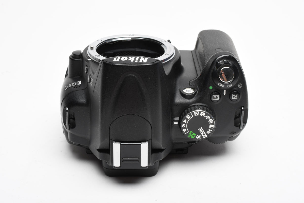 Nikon D5000 DSLR Body, Batt+charger+strap+manuals+book, 16K Acts
