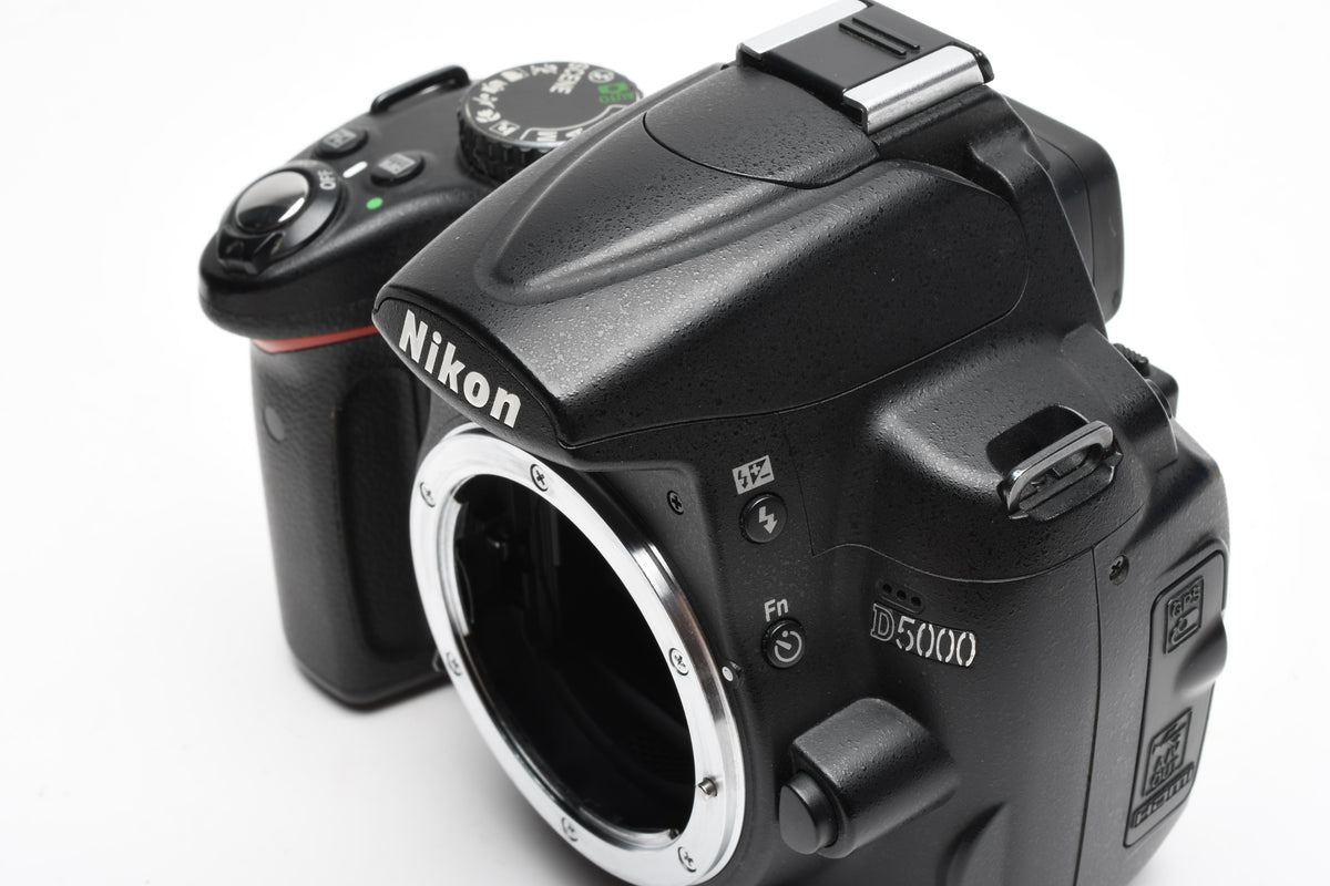 Nikon D5000 DSLR Body, Batt+charger+strap+manuals+book, 16K Acts