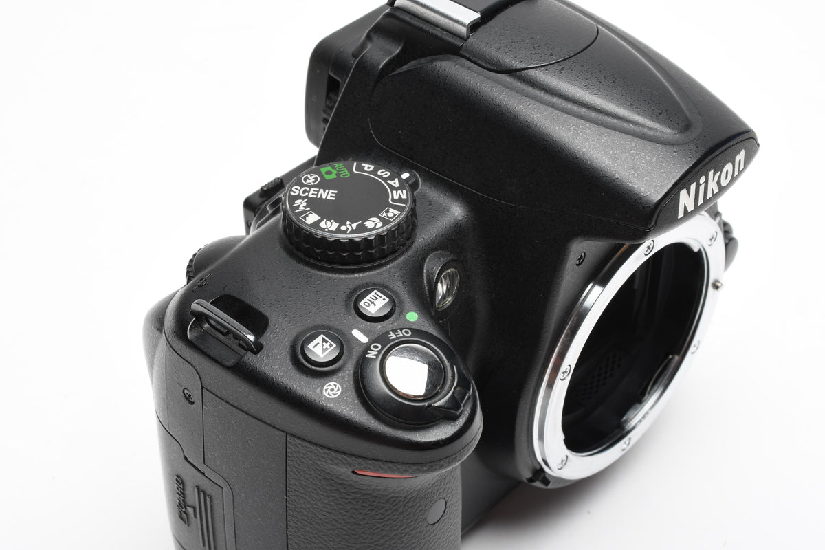 Nikon D5000 DSLR Body, Batt+charger+strap+manuals+book, 16K Acts