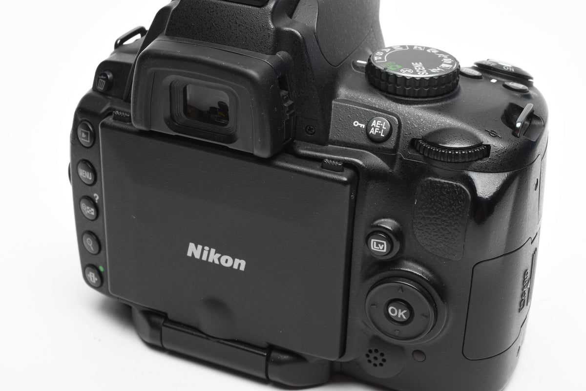 Nikon D5000 DSLR Body, Batt+charger+strap+manuals+book, 16K Acts
