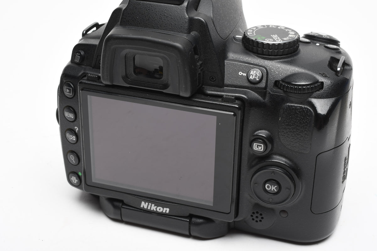 Nikon D5000 DSLR Body, Batt+charger+strap+manuals+book, 16K Acts