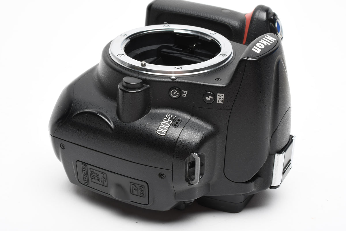 Nikon D5000 DSLR Body, Batt+charger+strap+manuals+book, 16K Acts