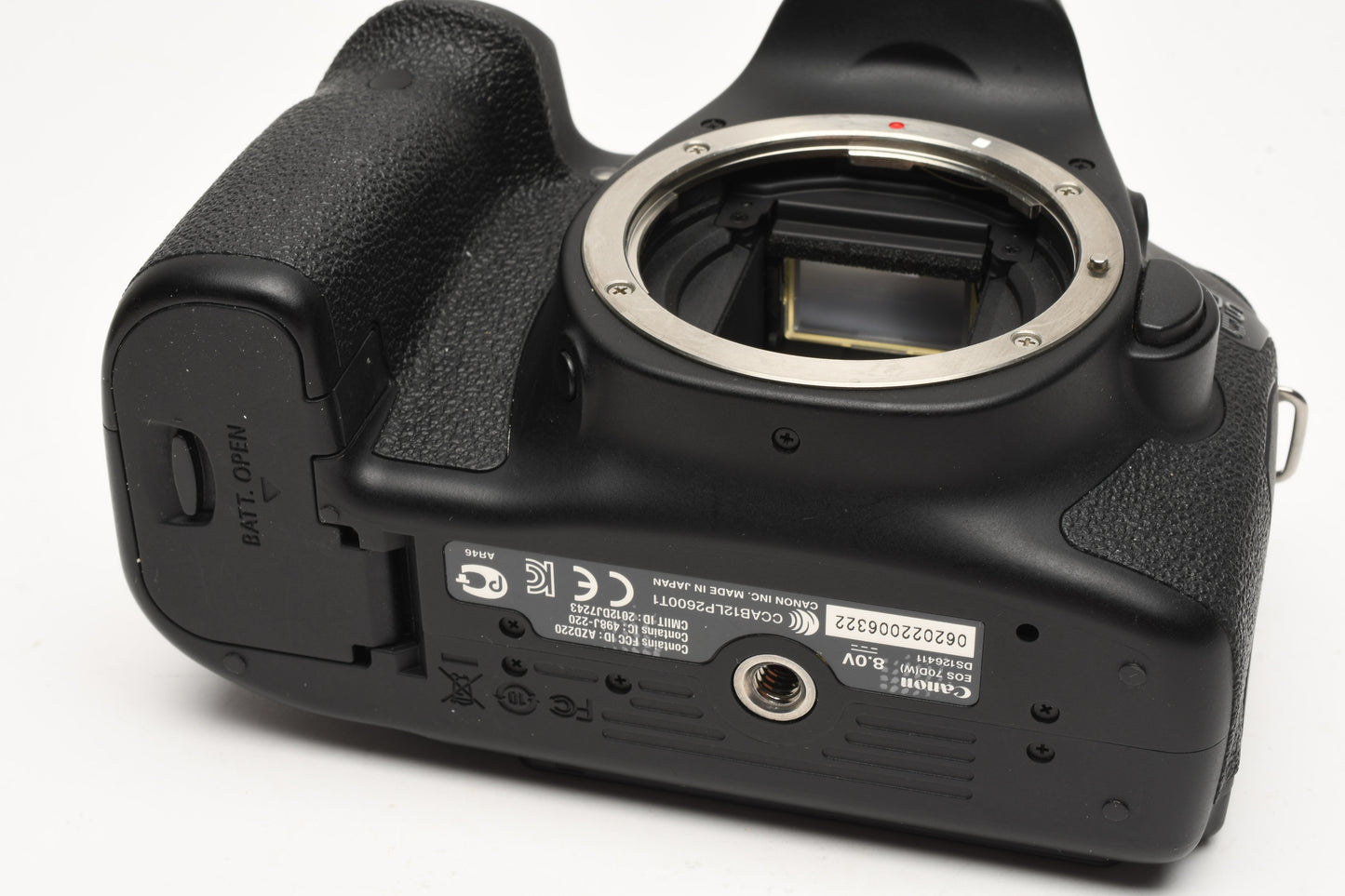 Canon EOS 70D DSLR Body w/Batt, charger, strap, Only 1975 Acts!