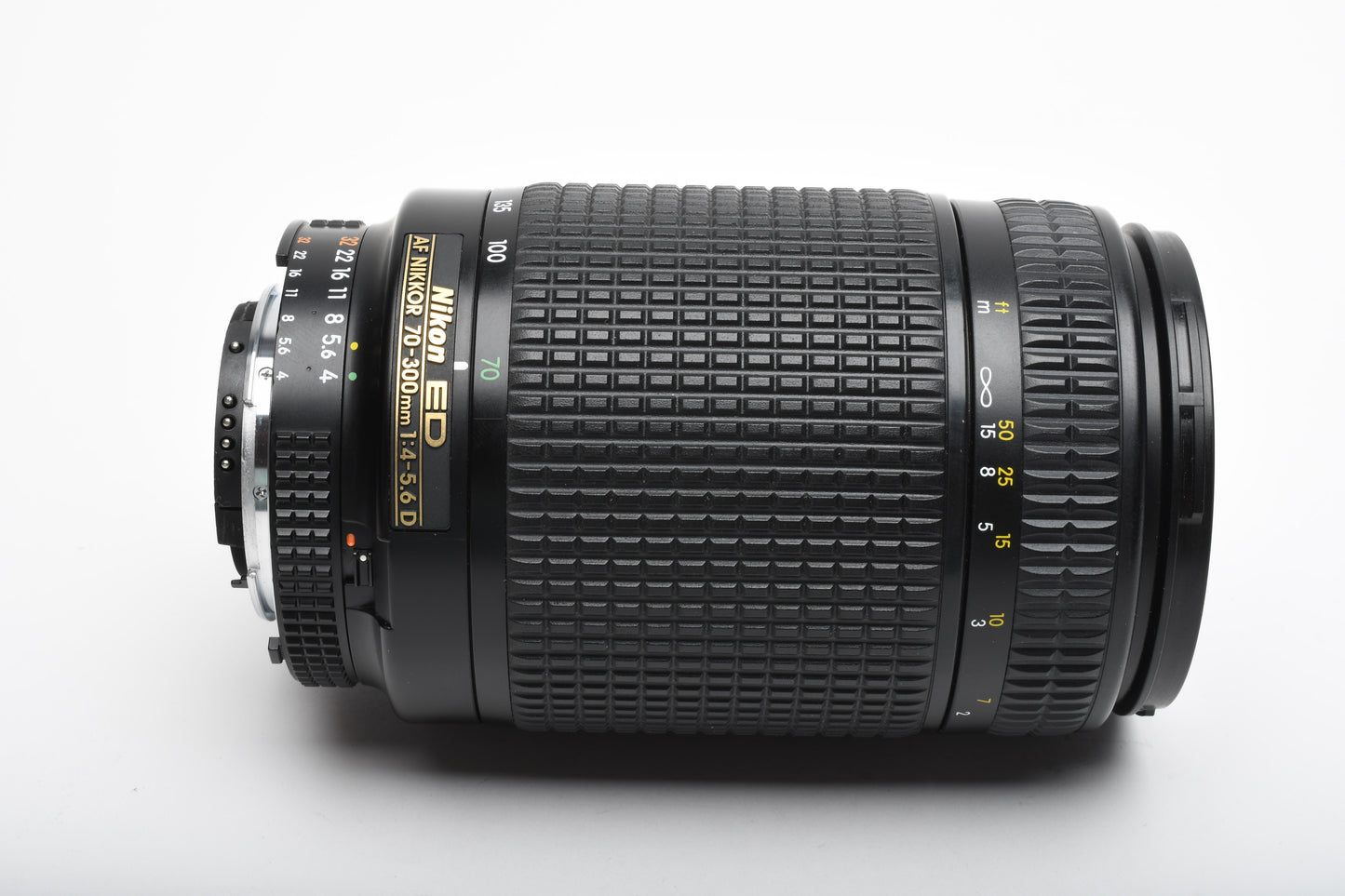 Nikon ED AF Nikkor 70-300mm f4-5.6D zoom lens, Hood+UV+caps, Mint-