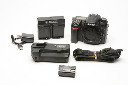 Nikon D7000 16.2MP DSLR body, batt, dual charger, MB-D11 grip Only 8907 Acts!!