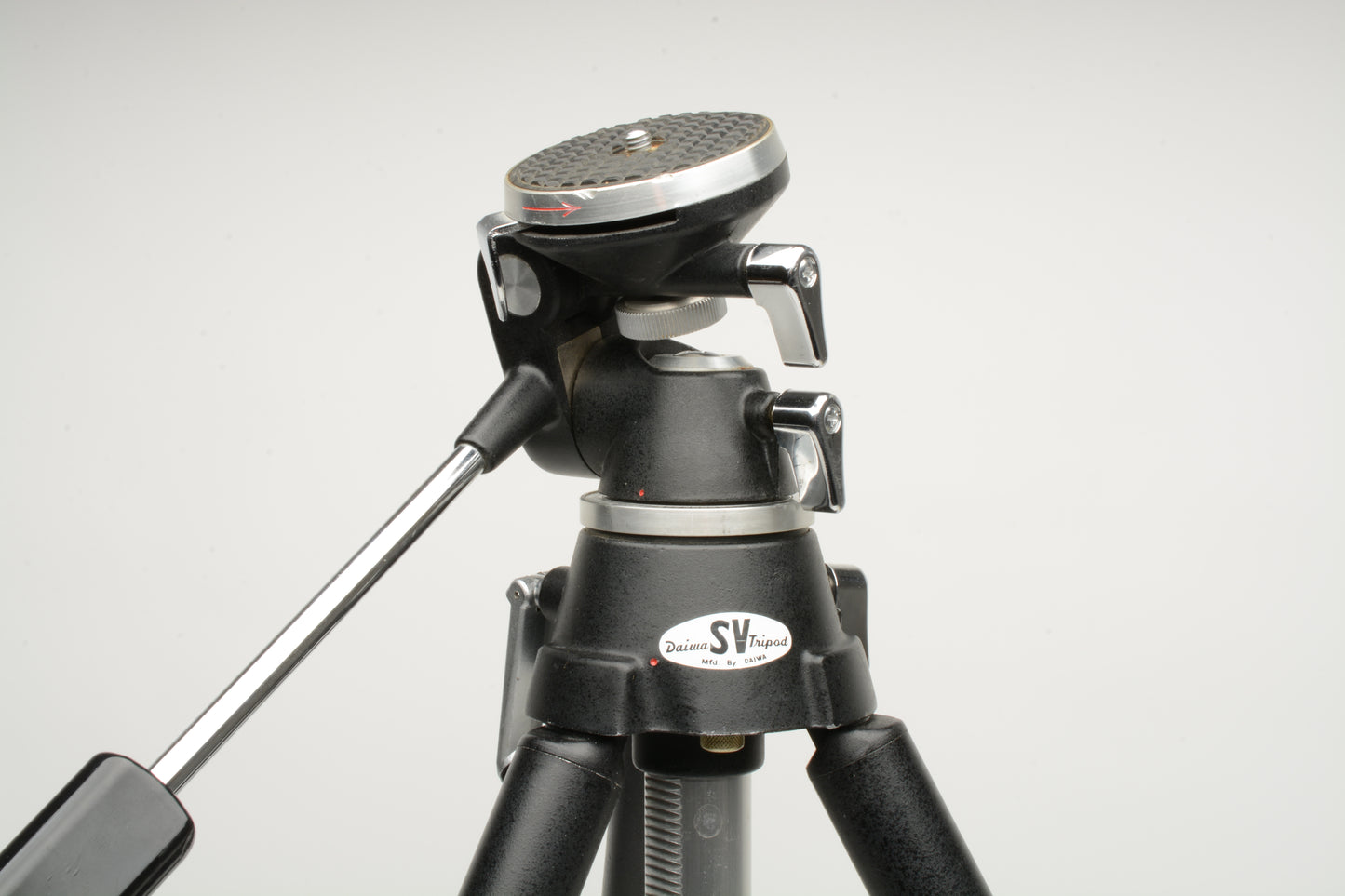 Daiwa SV aluminum tripod w/679L Goldcrest head 24" folded 57" expanded