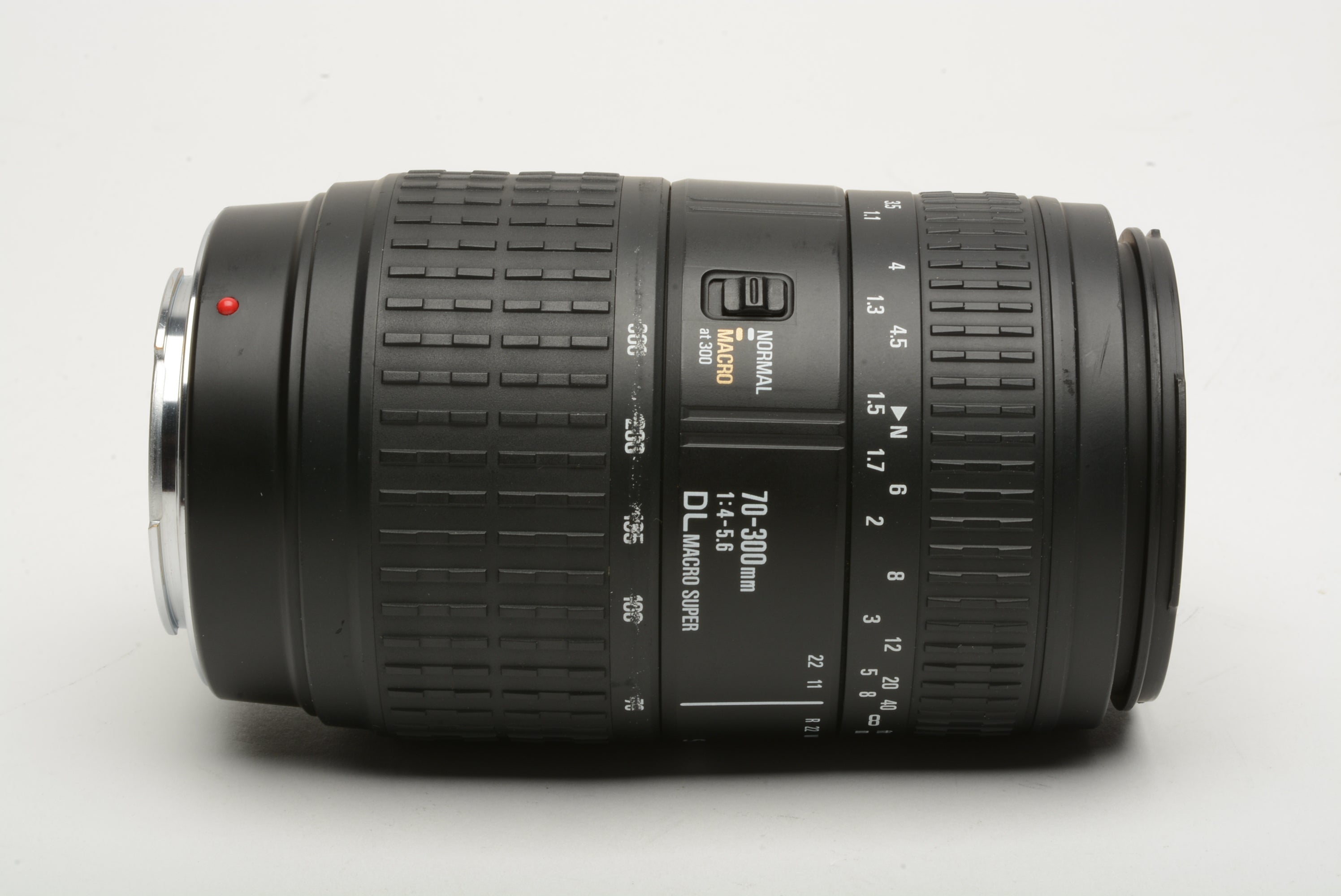 Sigma 70-300mm f4-5.6 DL Macro Super telephoto zoom lens for 