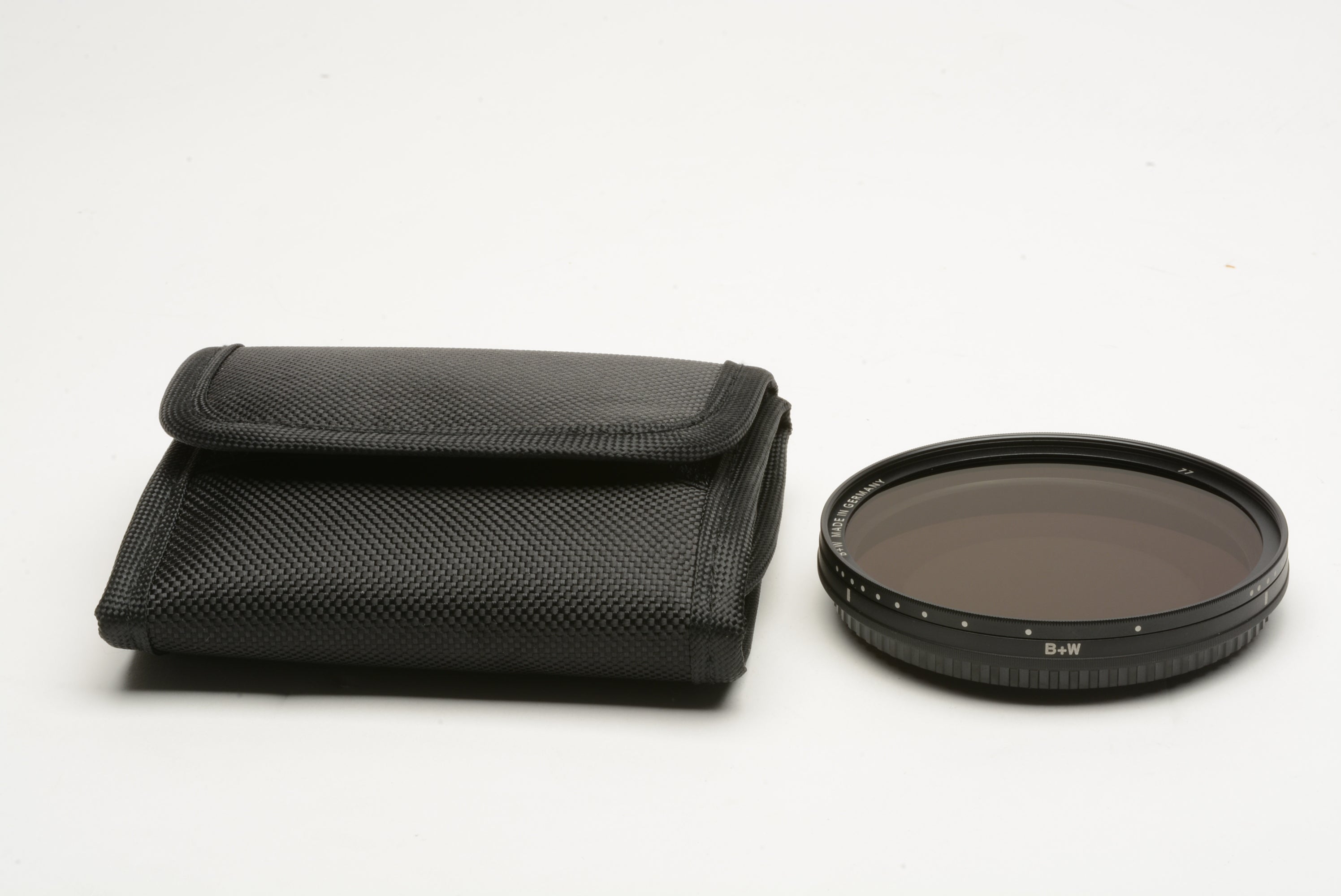 B+W 77mm XS-Pro Digital ND Vario MRC-Nano Filter, pouch, very