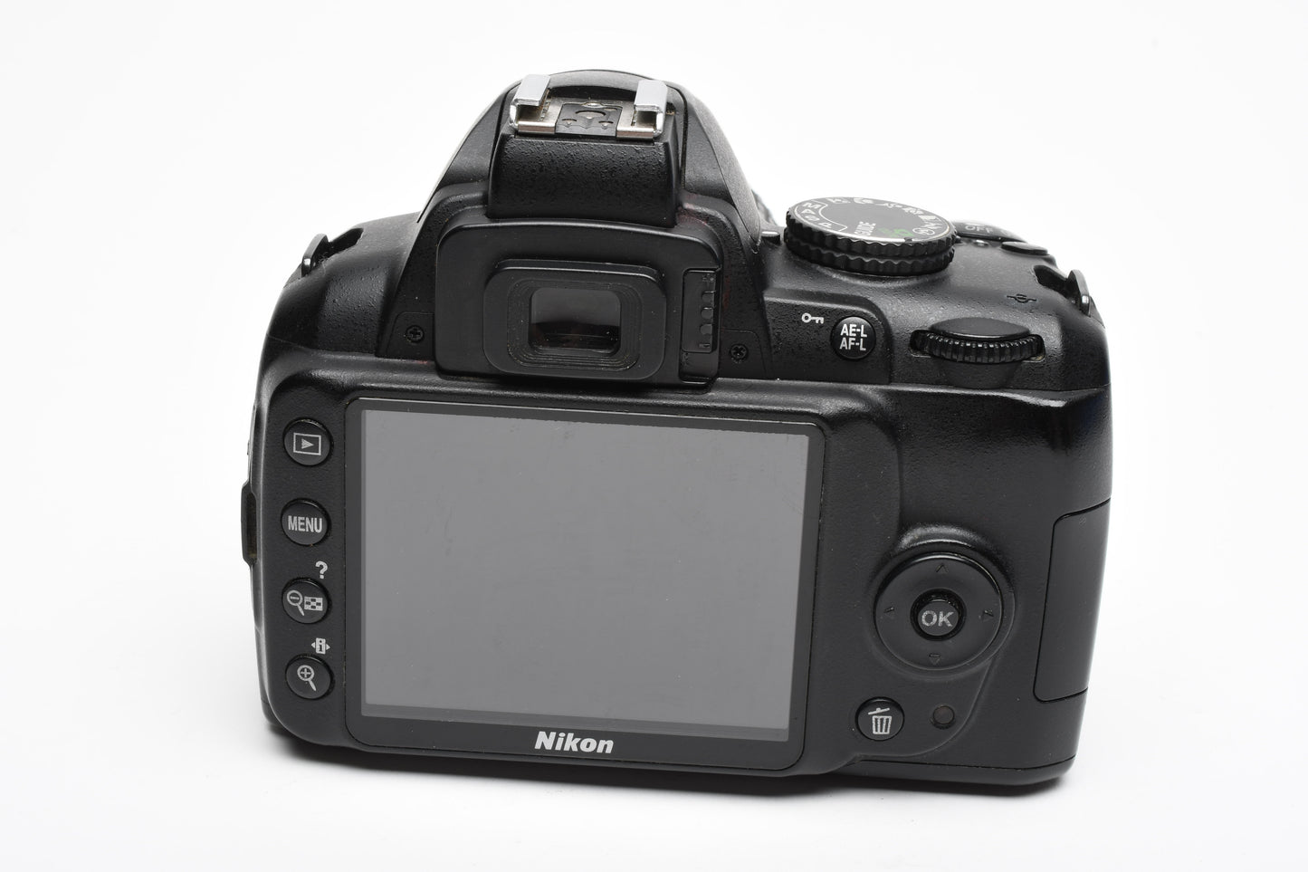 Nikon D3000 DSLR w/Nikkor AFS 18-55mm f3.5-5.6G Lens, Batt, Charger, 25K Acts