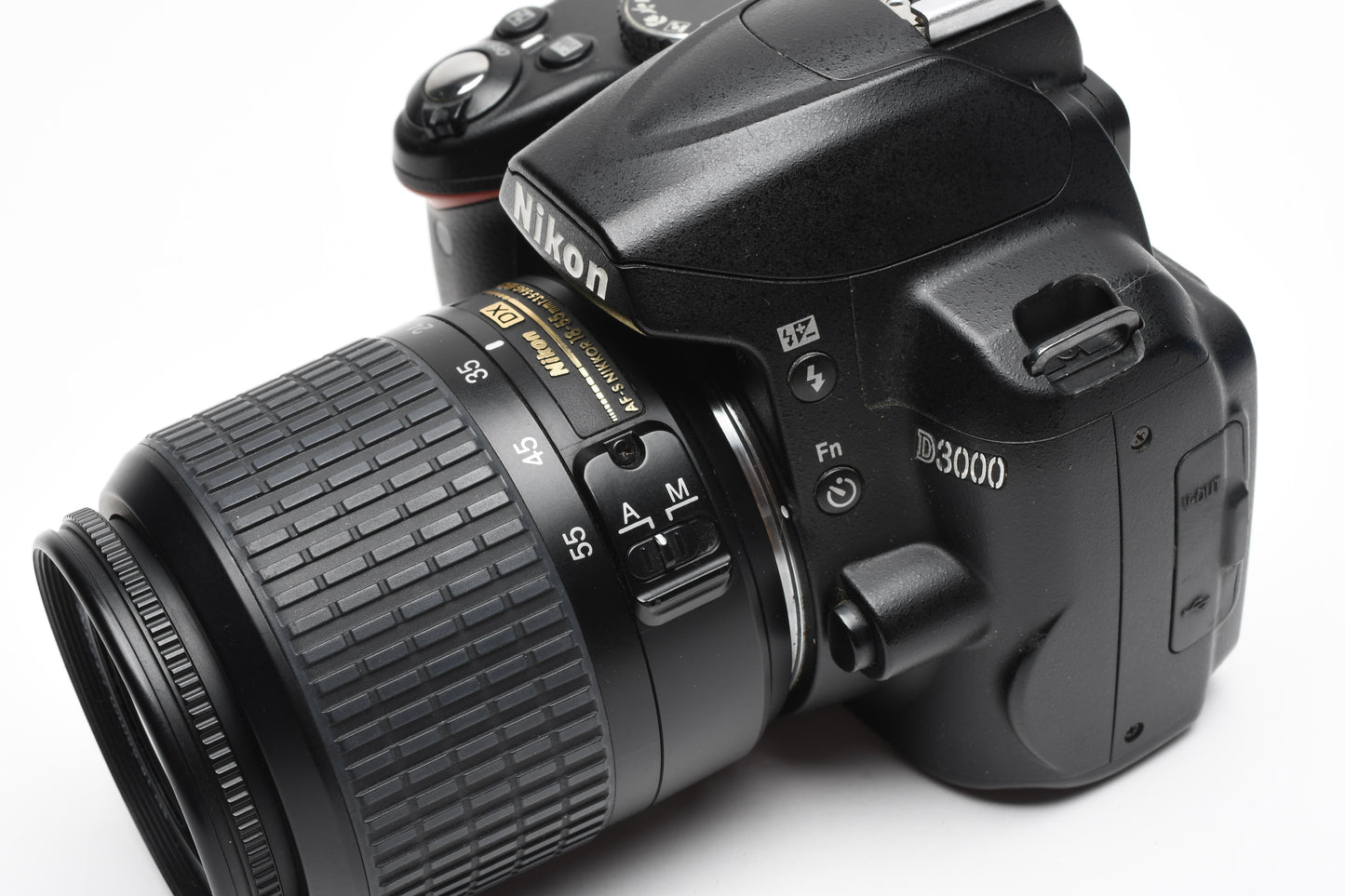 Nikon D3000 DSLR w/Nikkor AFS 18-55mm f3.5-5.6G Lens, Batt, Charger, 25K Acts