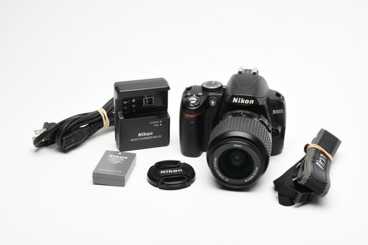 Nikon D3000 DSLR w/Nikkor AFS 18-55mm f3.5-5.6G Lens, Batt, Charger, 25K Acts