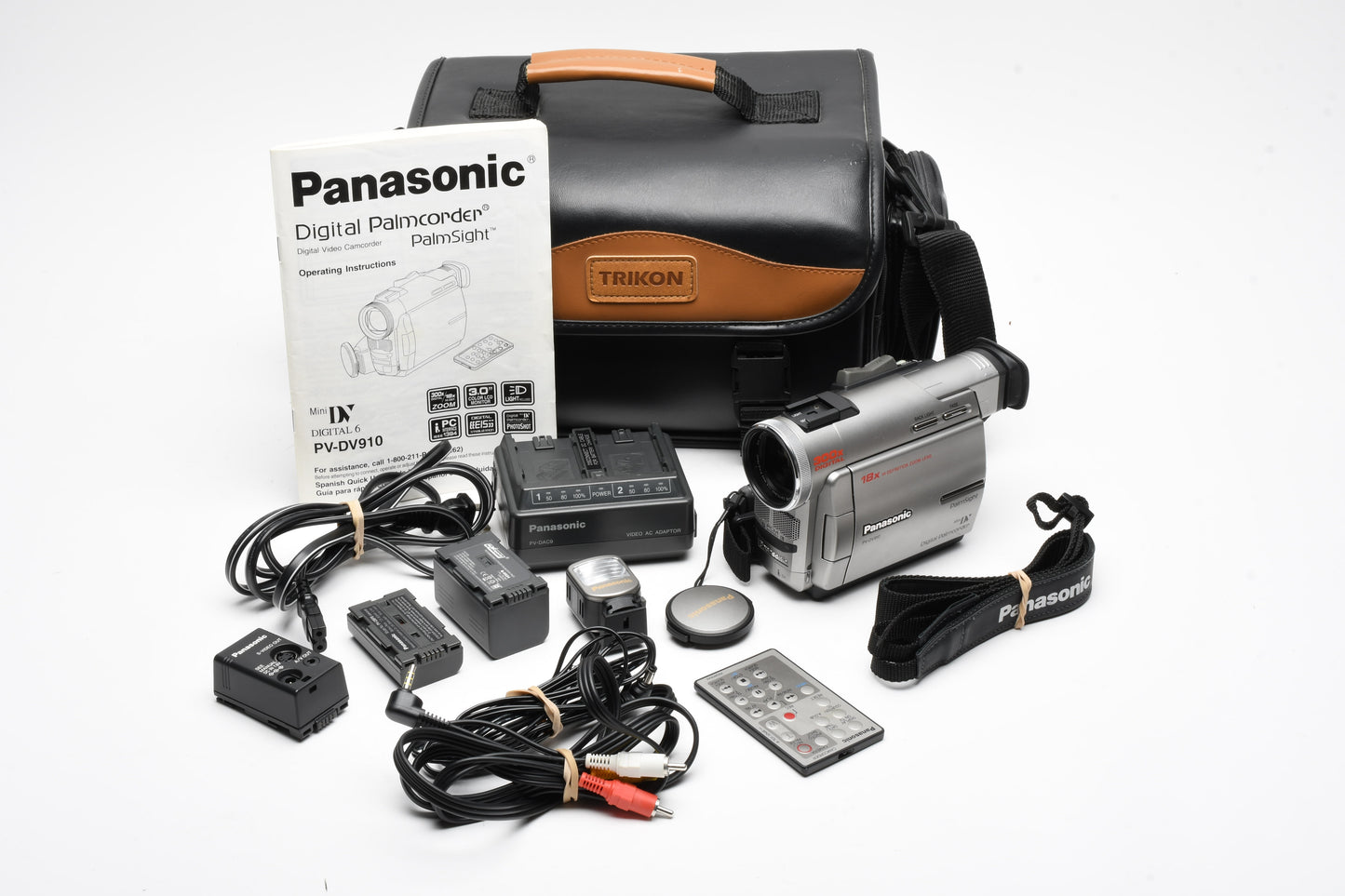 Panasonic PV-DV910 Mini DV Camcorder bundle, Batts, remote, light, Great!