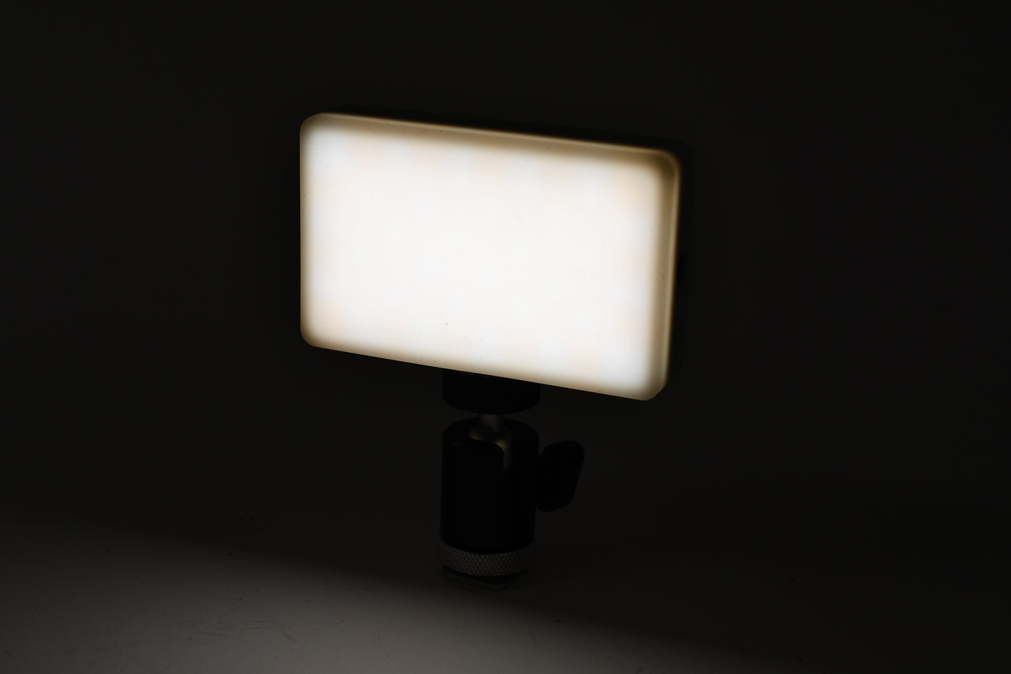 Lumecube LCPanelmini1 video light w/Ball head, Diffuser, Great, Tested