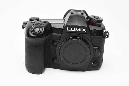 Panasonic Lumix DC-G9 Body, batt, charger, strap, 13K Acts, Boxed