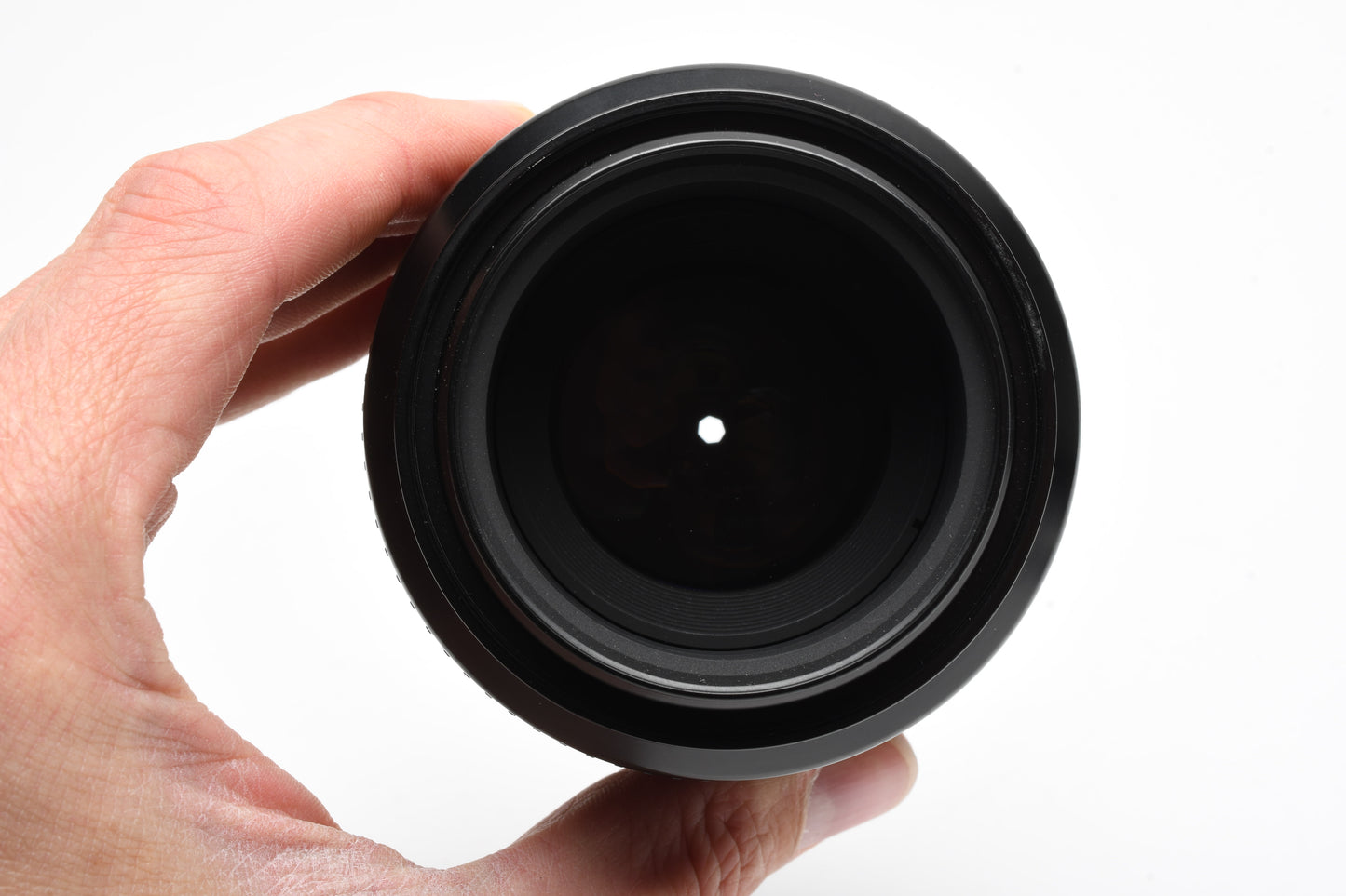Nikon AF Micro Nikkor 105mm F2.8D lens, clean and sharp! w/Caps