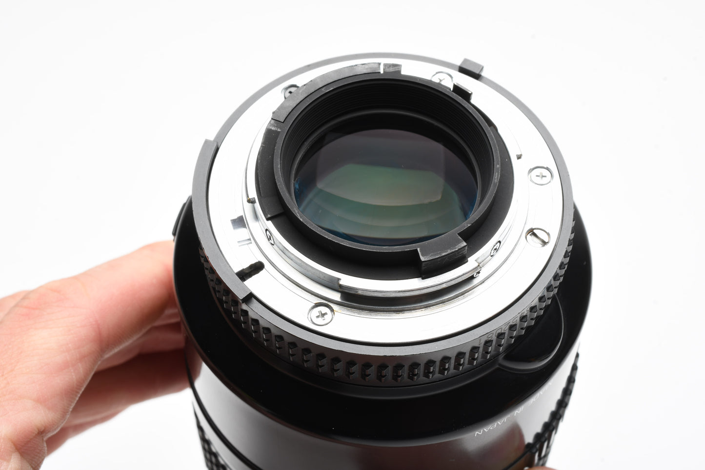 Nikon AF Micro Nikkor 105mm F2.8D lens, clean and sharp! w/Caps