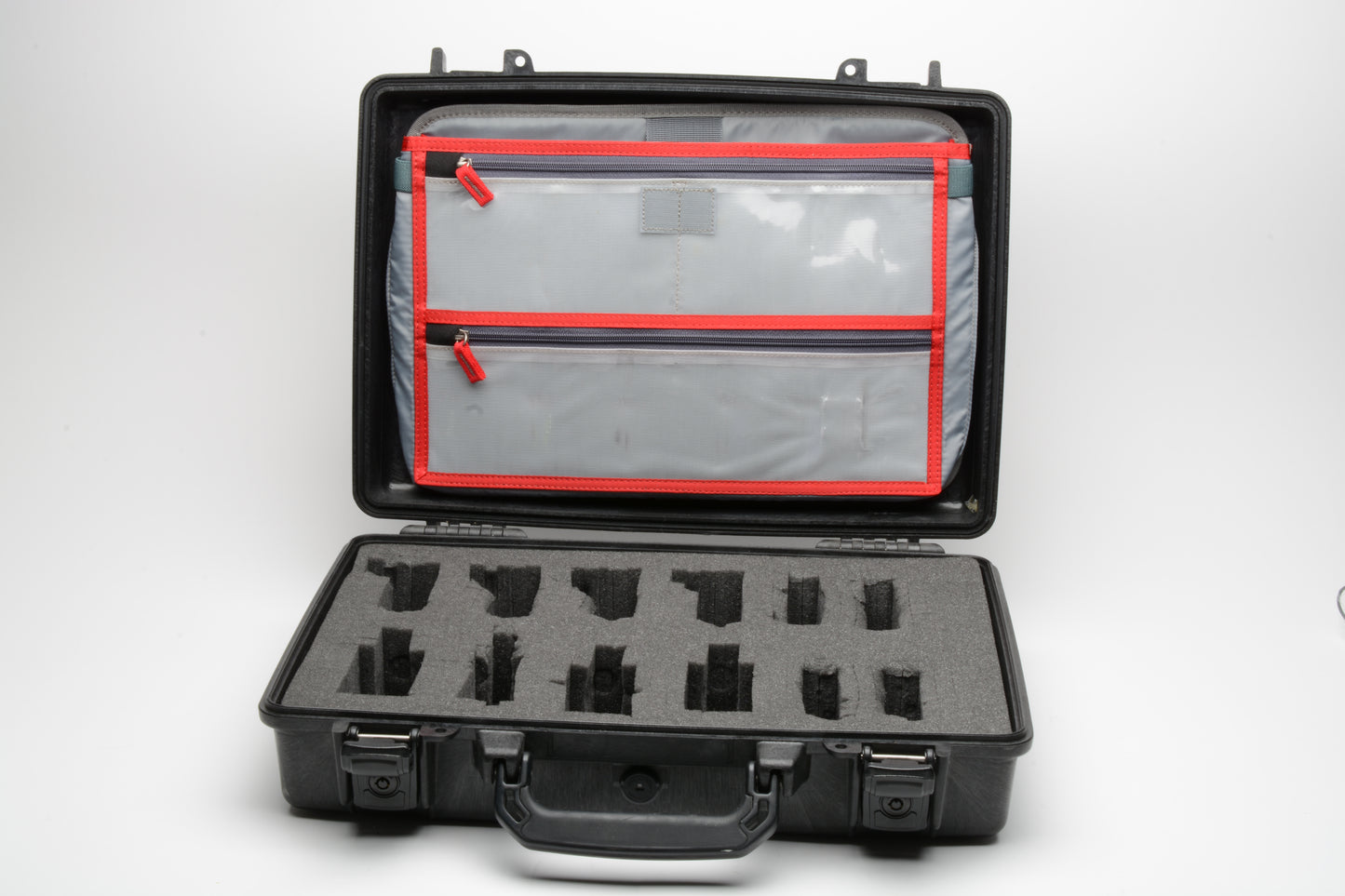 Pelican 1470 hard case w/ThinkTank top insert, Cut foam, Nice