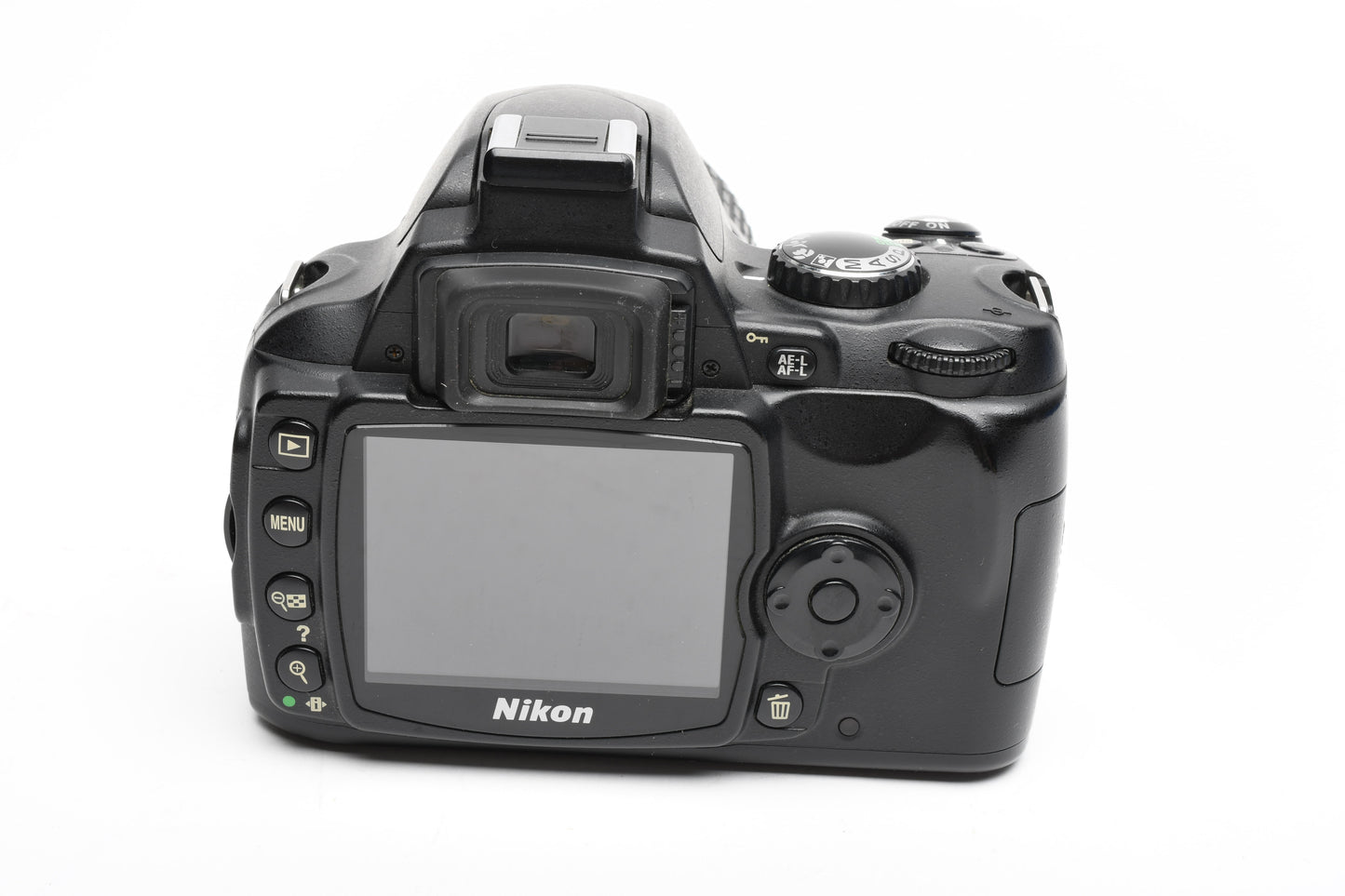 Nikon D40 DSLR body w/Nikkor 18-55mm f3.5-5.6G ED II, Batt+Charger, 12K Acts