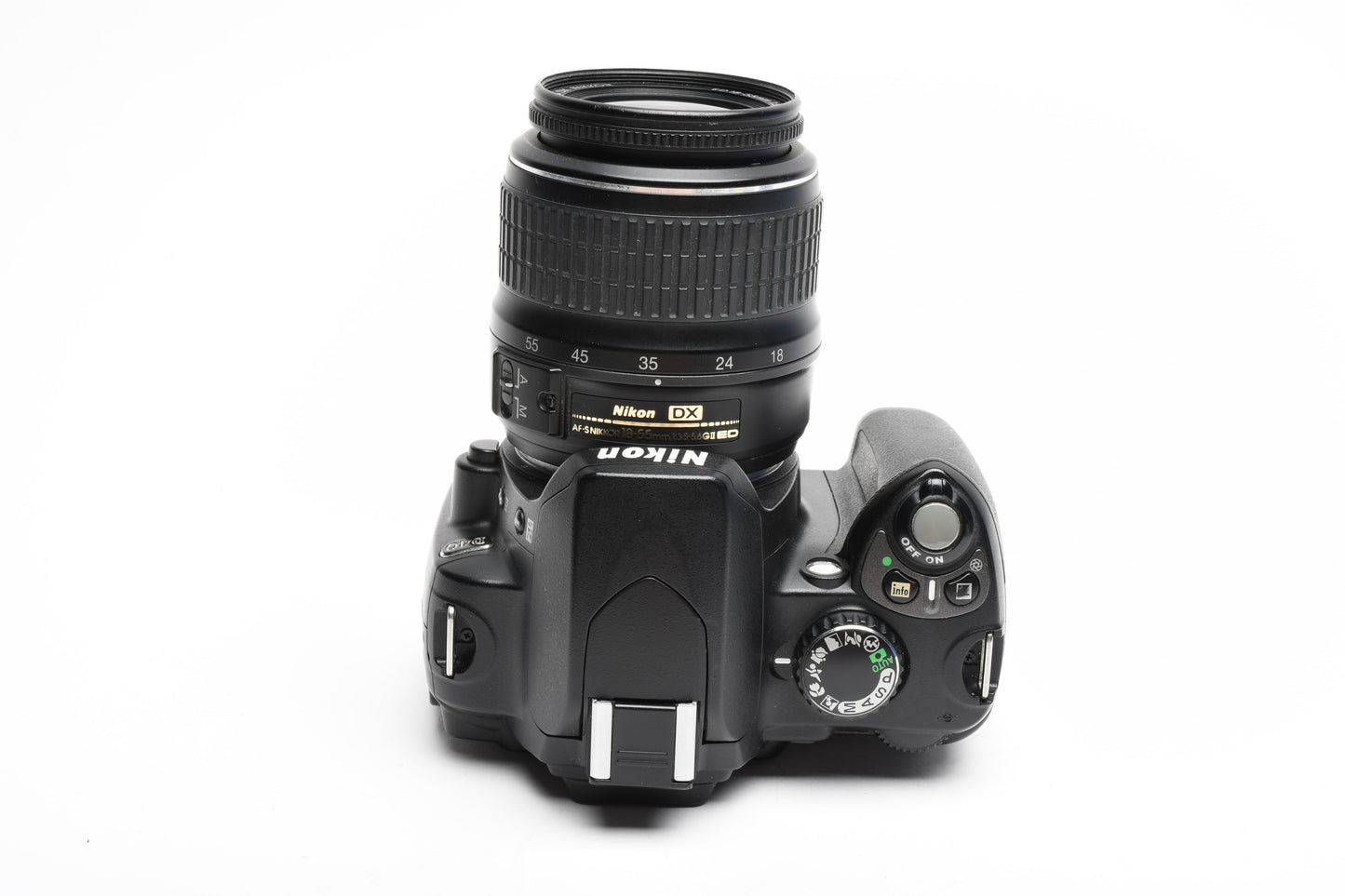 Nikon D40 DSLR body w/Nikkor 18-55mm f3.5-5.6G ED II, Batt+Charger, 12K Acts