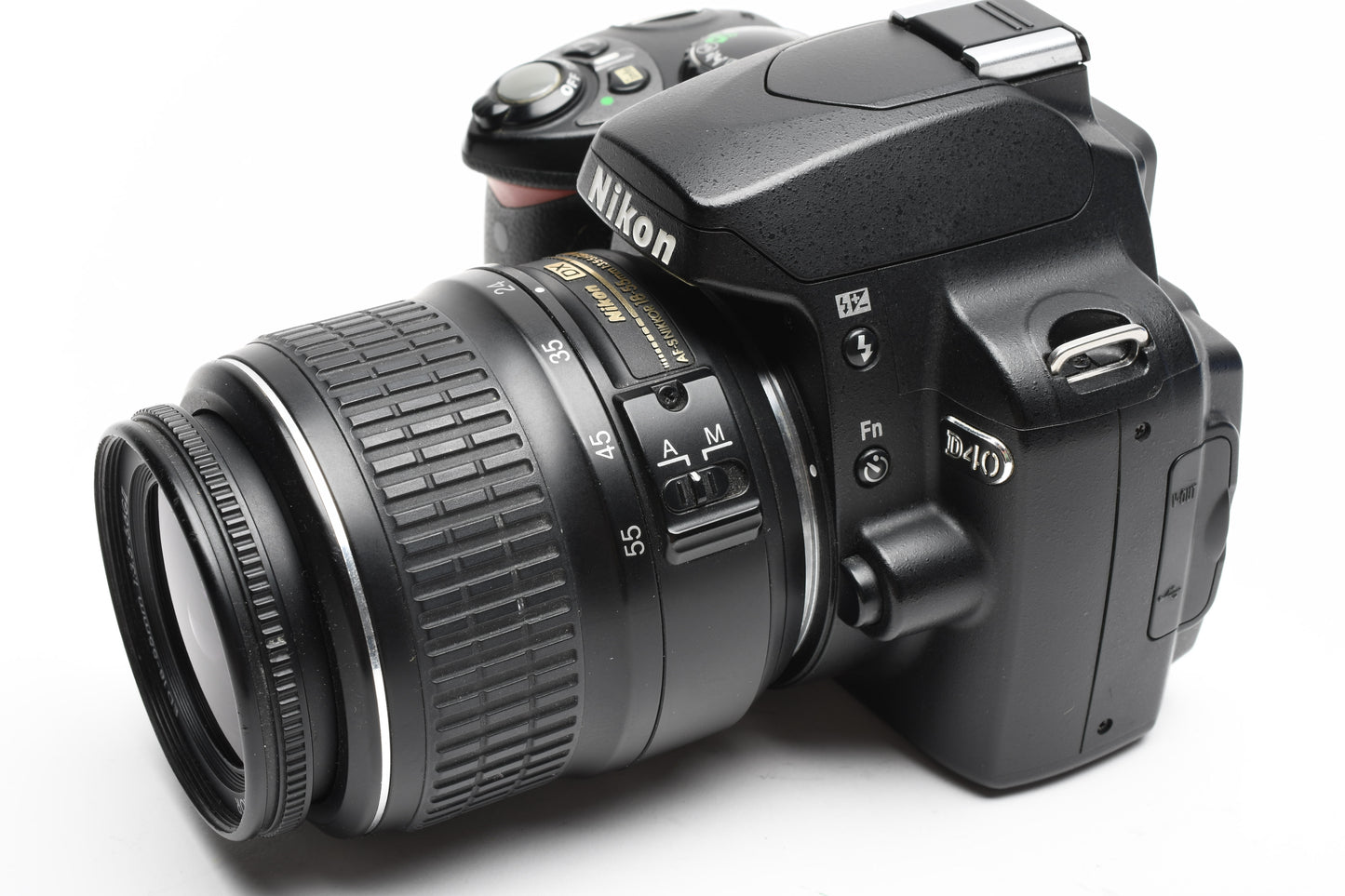 Nikon D40 DSLR body w/Nikkor 18-55mm f3.5-5.6G ED II, Batt+Charger, 12K Acts