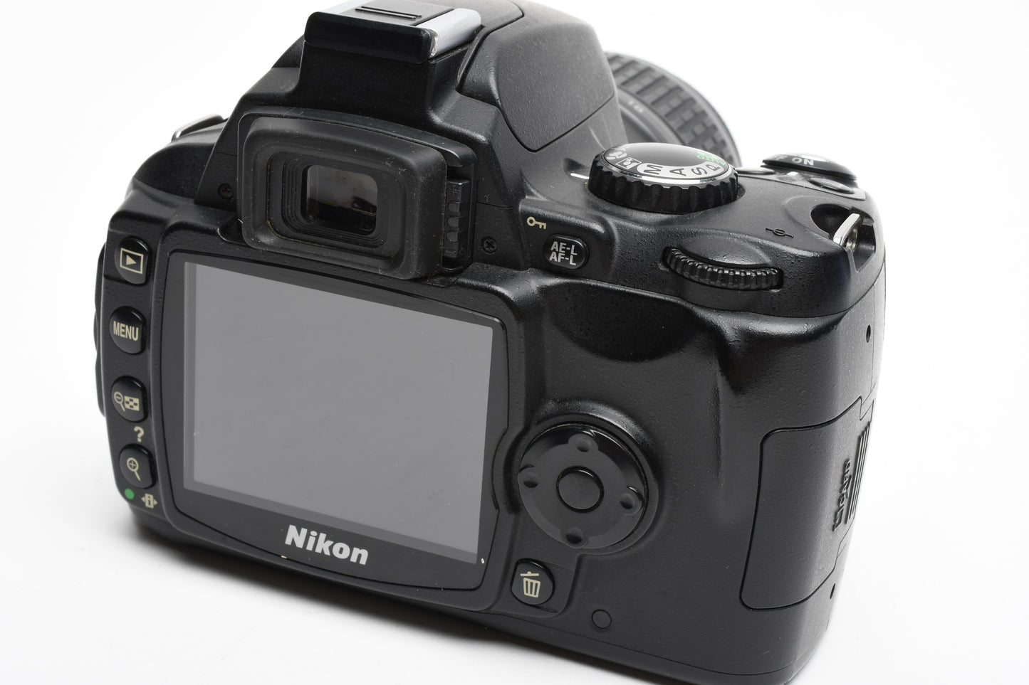 Nikon D40 DSLR body w/Nikkor 18-55mm f3.5-5.6G ED II, Batt+Charger, 12K Acts
