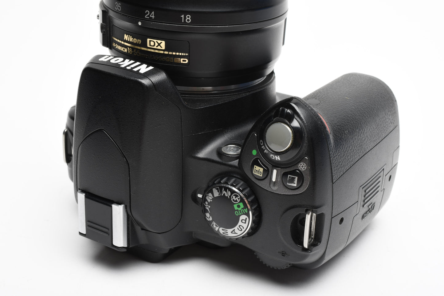 Nikon D40 DSLR body w/Nikkor 18-55mm f3.5-5.6G ED II, Batt+Charger, 12K Acts