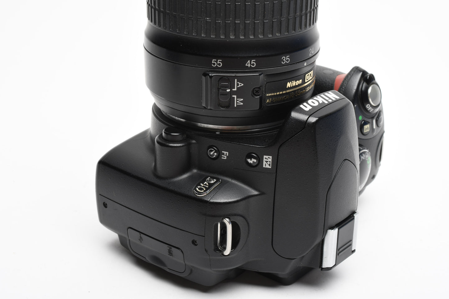 Nikon D40 DSLR body w/Nikkor 18-55mm f3.5-5.6G ED II, Batt+Charger, 12K Acts