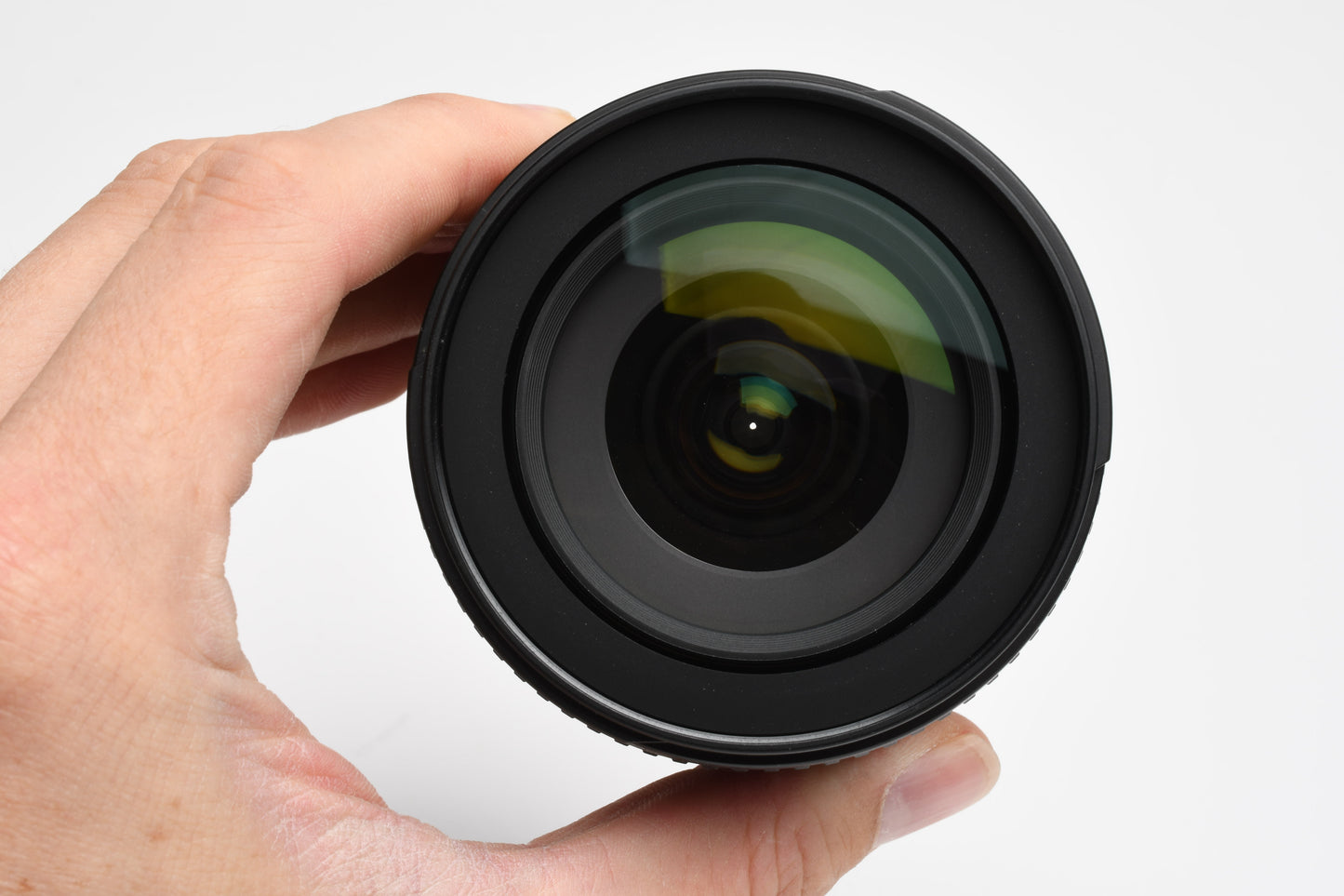 Nikon AF-S 18-105mm f3.5-5.6G ED DX VR zoom lens, caps, Mint-