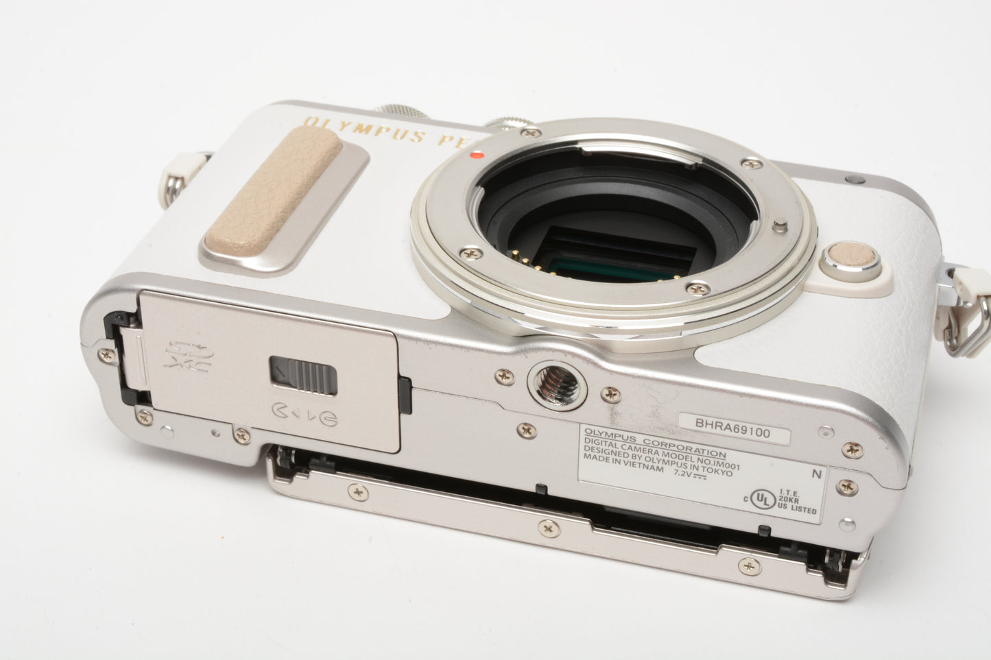 Olympus PEN E-PL8 White Digital Camera 579 Acts! Very clean