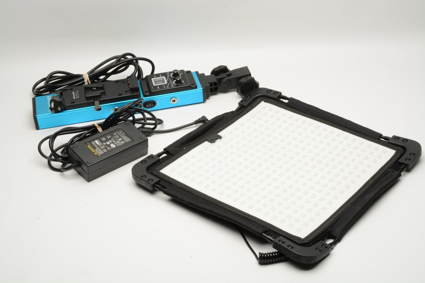 Dracast Yoga Series LED500 Bi-Color Flexible Panel DRYGFLD/B in case