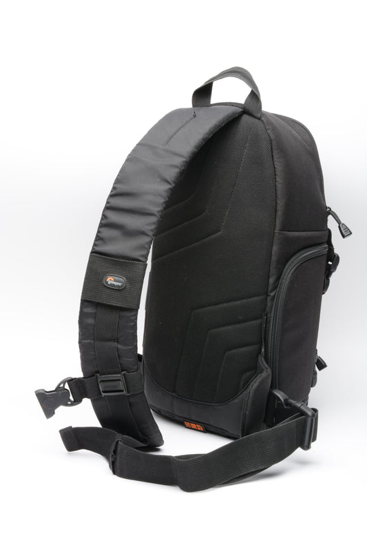 Lowepro SlingShot 102 AW sling pack, nice, clean