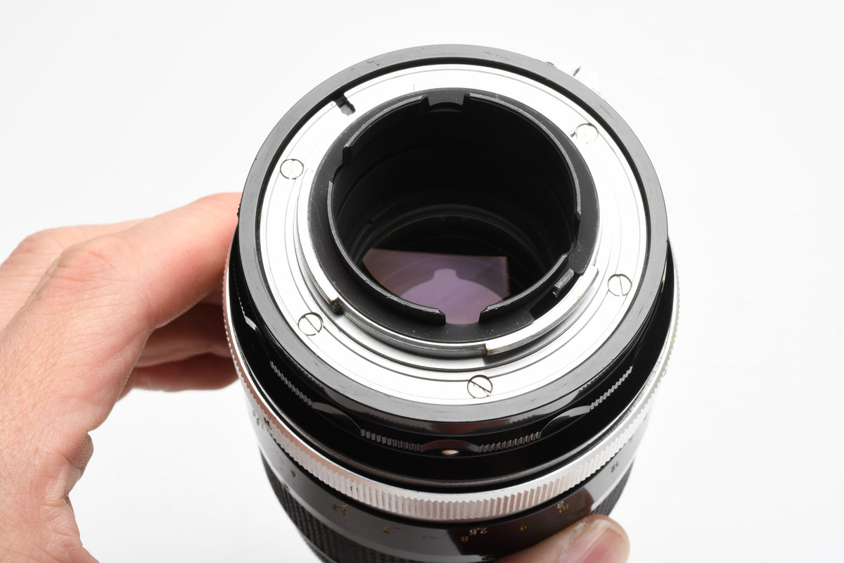 Nikon Nikkor-Q 135mm f2.8 Non-Ai lens, Sharp! w/Caps