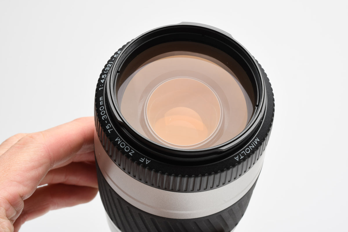 Minolta Maxxum AF 75-300mm F4.5-5.6 Macro Zoom Lens, caps, Good!