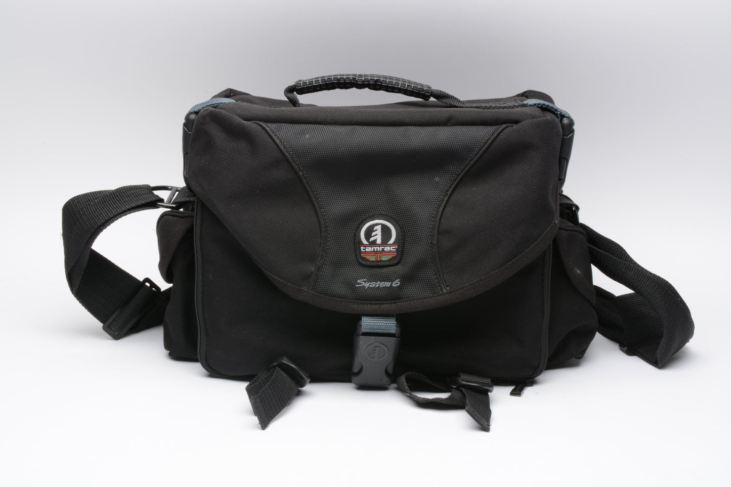 Tamrac 5606 System 6 Camera Bag (Black), nice & clean, great quality shoulder bag