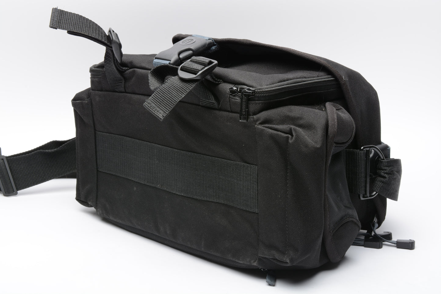 Tamrac 5606 System 6 Camera Bag (Black), nice & clean, great quality shoulder bag